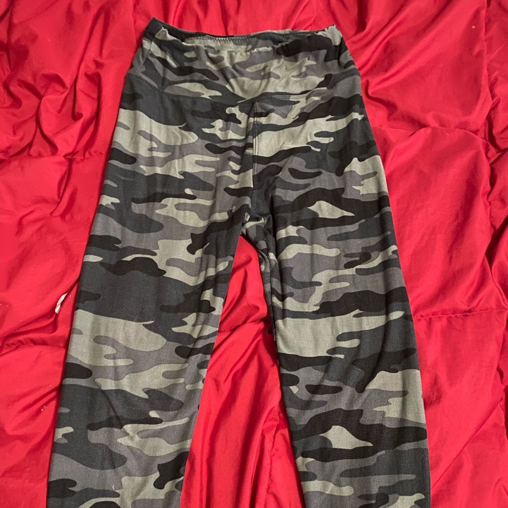 Small camo leggings